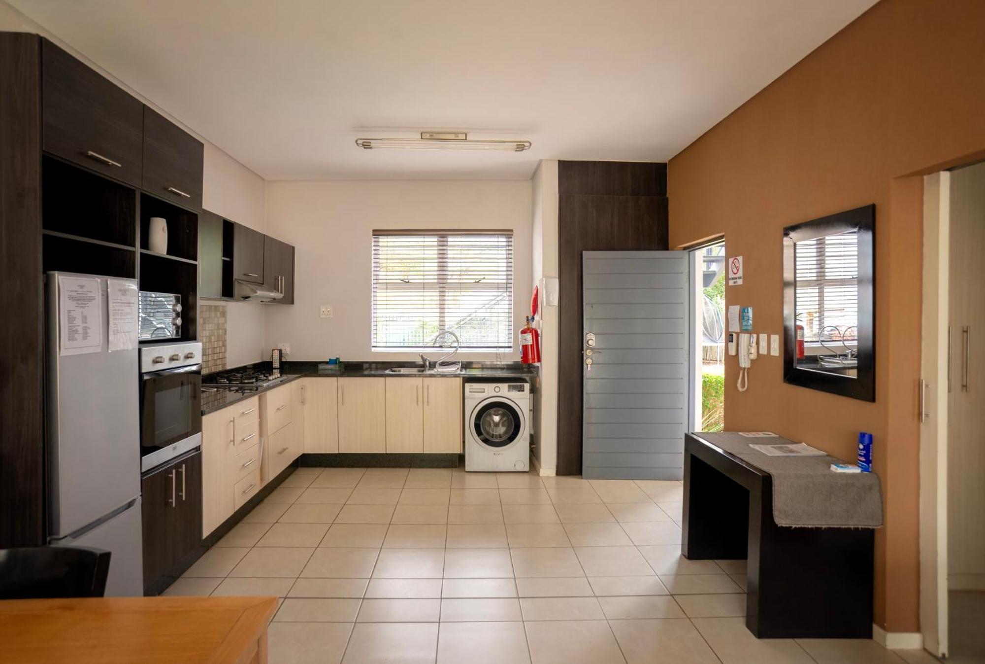Apartments @ 125 Габороне Екстериор снимка
